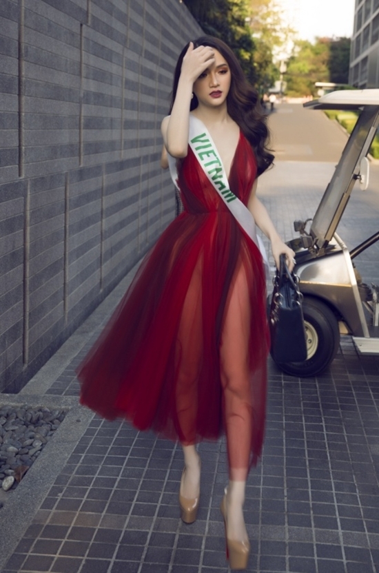 Gu thời trang của Hương Giang Idol tại Hoa hậu chuyển giới